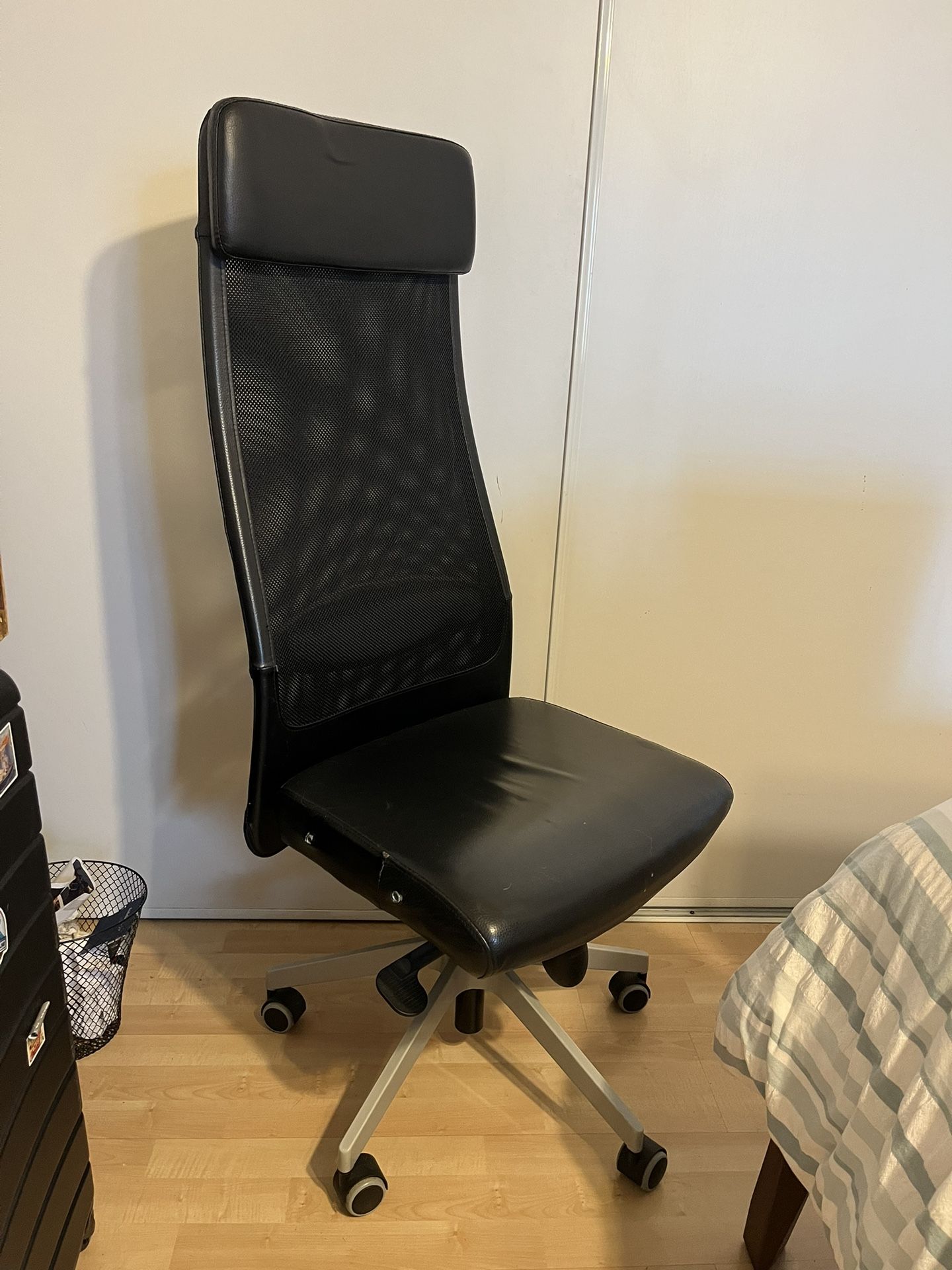 IKEA Black Ergonomic Desk / Gaming Chair