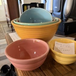 Vintage Bauer Nesting Bowls