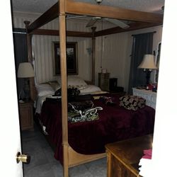 Queen Bedroom Set With Night Stands - FREE