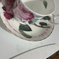 Versailles tea cup & saucer