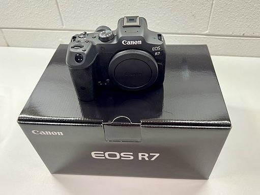 Canon R7