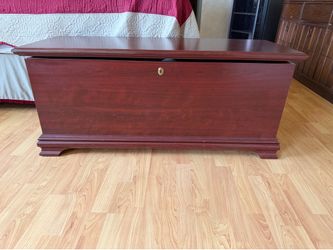 Wood chest for blankets and more