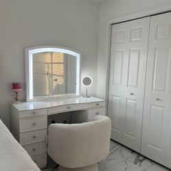 Vanities , Glam Desk , LED Lighting, Same Day Delivery 🚚 