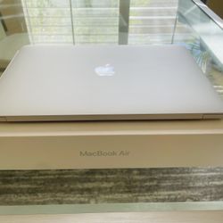 Apple MacBook Air 13” + Accessories - Like New