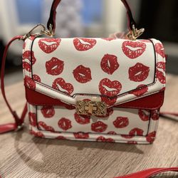 Aldo Valentine’s Handbag Purse Lipstick Lips Print
