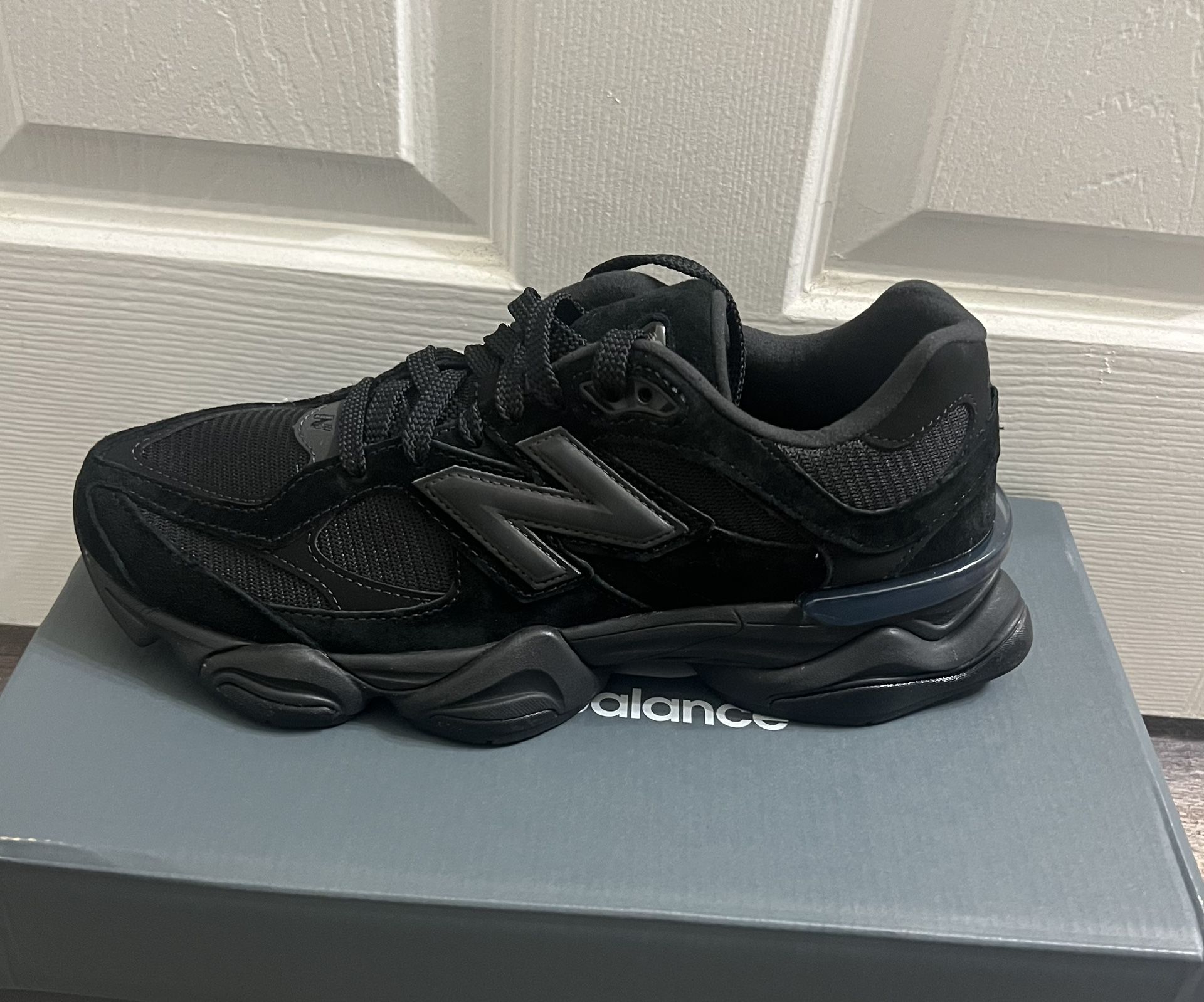 New Balance 9060 Triple Black