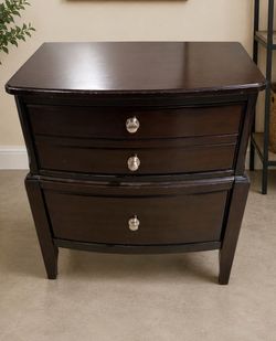 Dresser and 2 nightstands