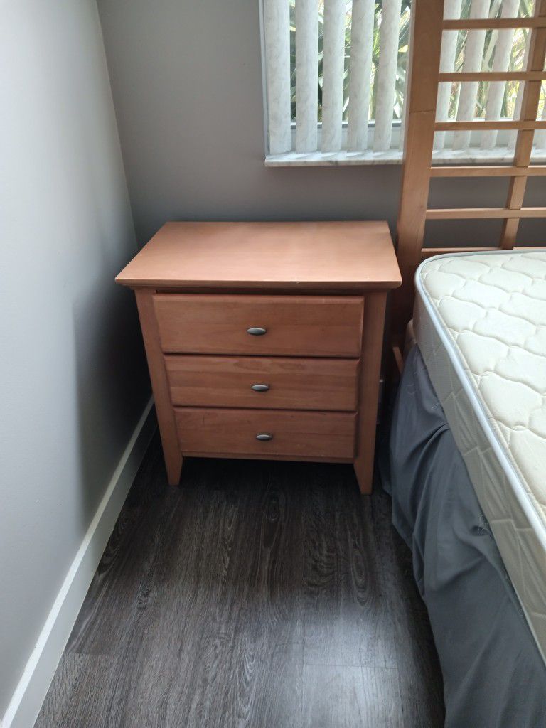 Light Wood Bedroom Furniture With Mattress 