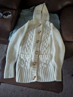 WHITE SWEATER