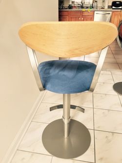 Hydraulic bar stools floor models