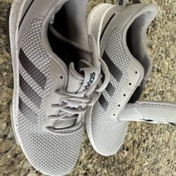 Boys Adidas Size 5 One Missing lace 