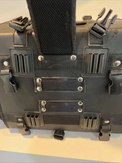 Leather sissy bar bag