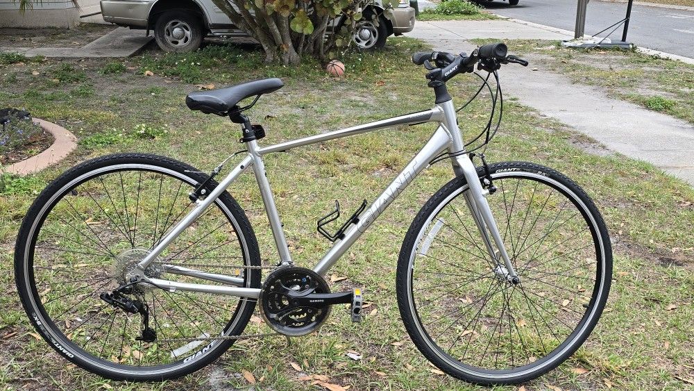 Giant Escape 1, 24-Speed Hybrid Bike