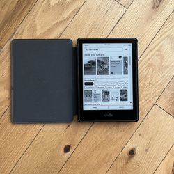Kindle Paperwhite 11th Generation 8GB With Case/Cover