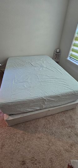 Queen 14 inch matress with box and the rods