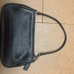 VINTAGE Coach Hampton Black Leather Shoulder Bag (F3S-7785)