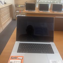 (2021) 16” MacBook Pro / 32 GB Memory / 1 TB SSD / M1 Pro Chip