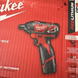 12 v drill  set milwaukee 