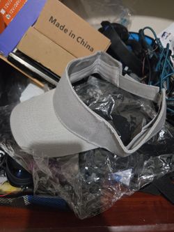 TWO (2) HAT 10$