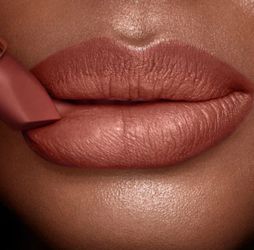 Best seller! Charlotte Tilbury💕💋💄SUPER FABULOUS 💄💋💕 Matte Revolution Lipstick