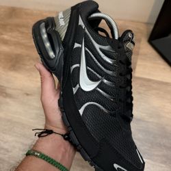 Nike Air Max Torch 4 Black Silver Men’s Size 10 Athletic Shoes