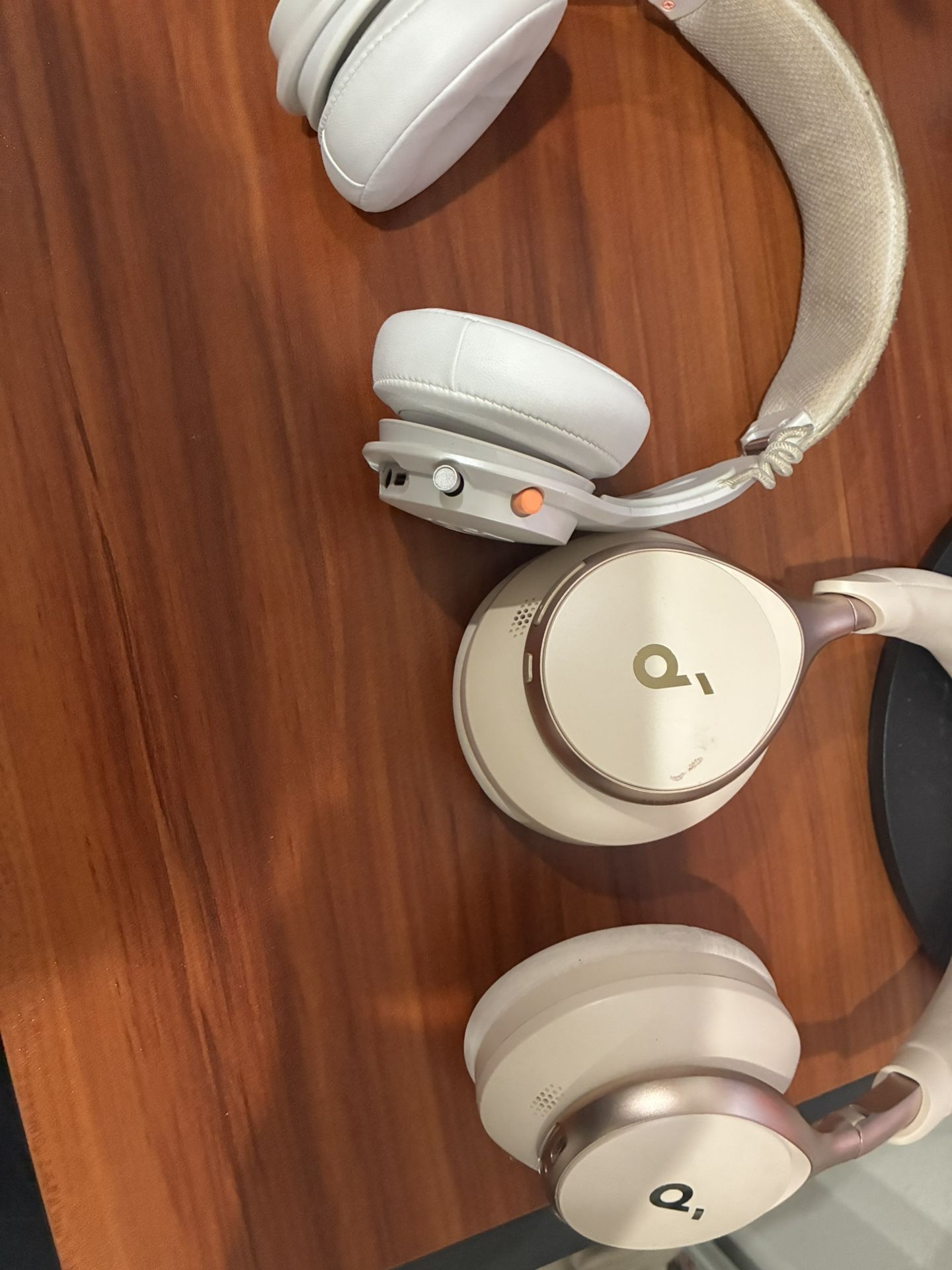 2 Headphones Fully Work