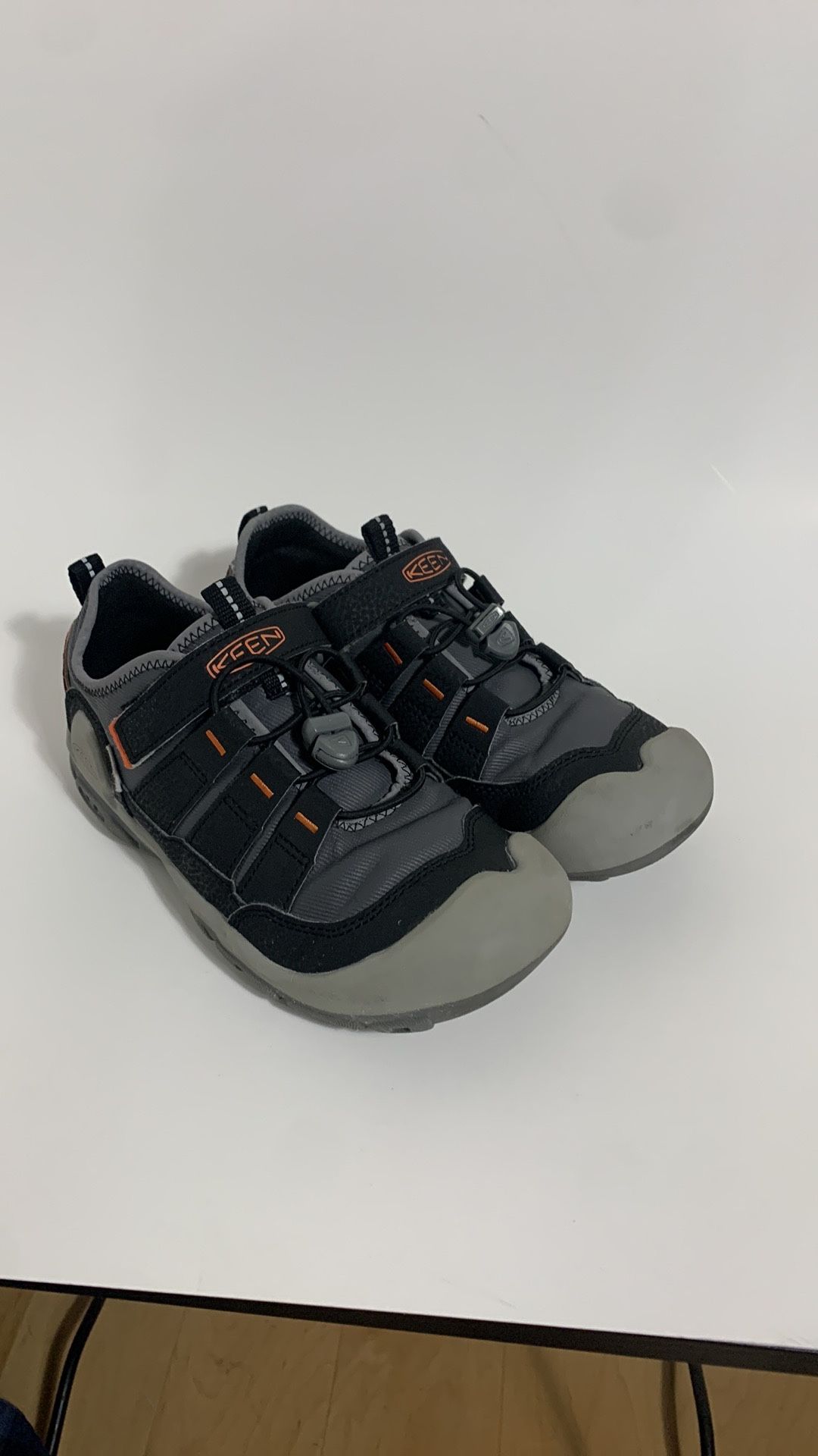 KEEN Hollow hiking Sneakers for kids 