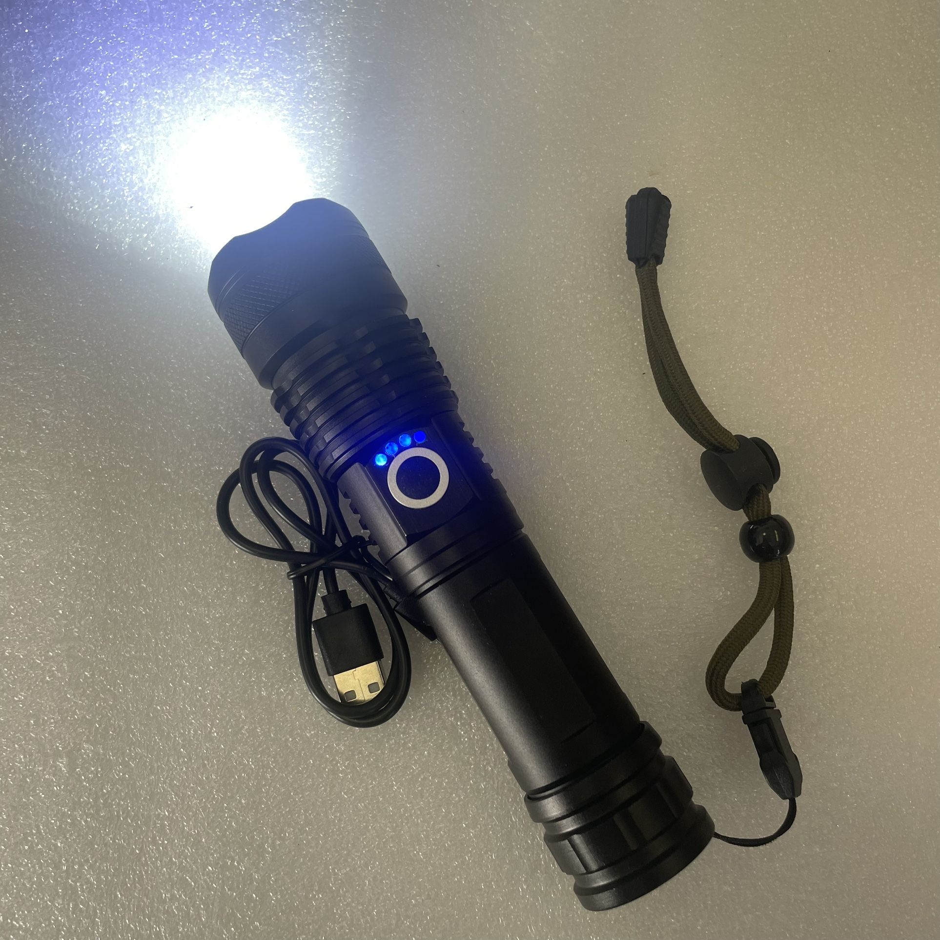 LED Torch Flashlight with Zoom. 3000 Lumens