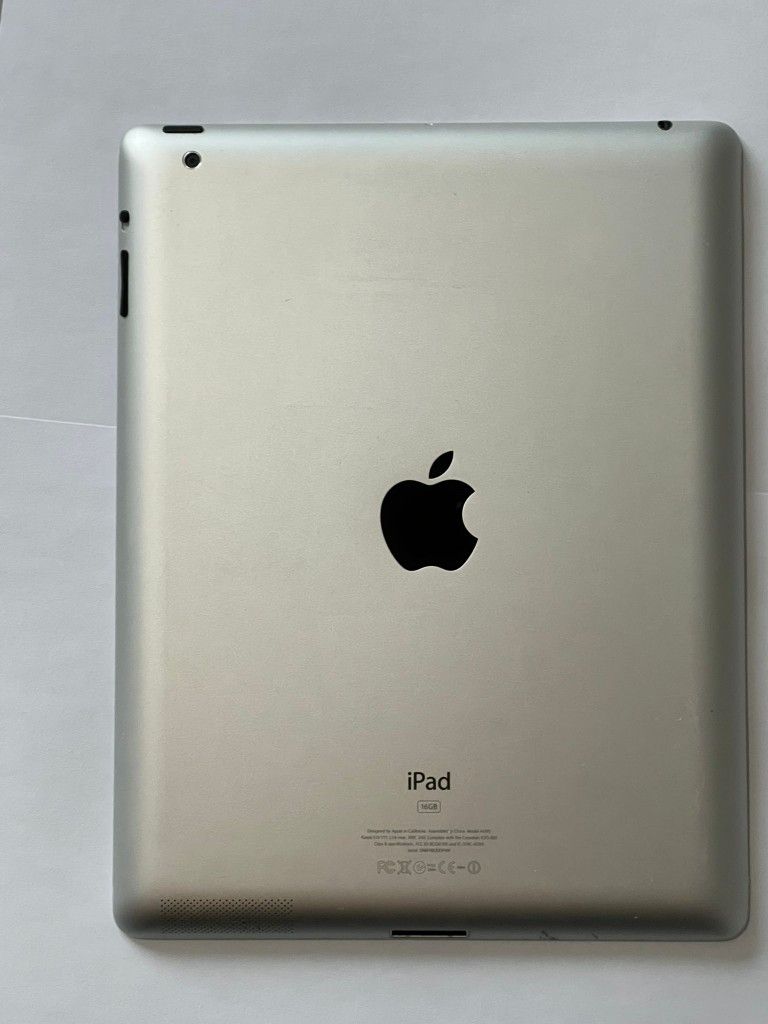 IPad 2 , iCloud Unlocked, Wi-Fi Internet Access , Excellent Condition Like New