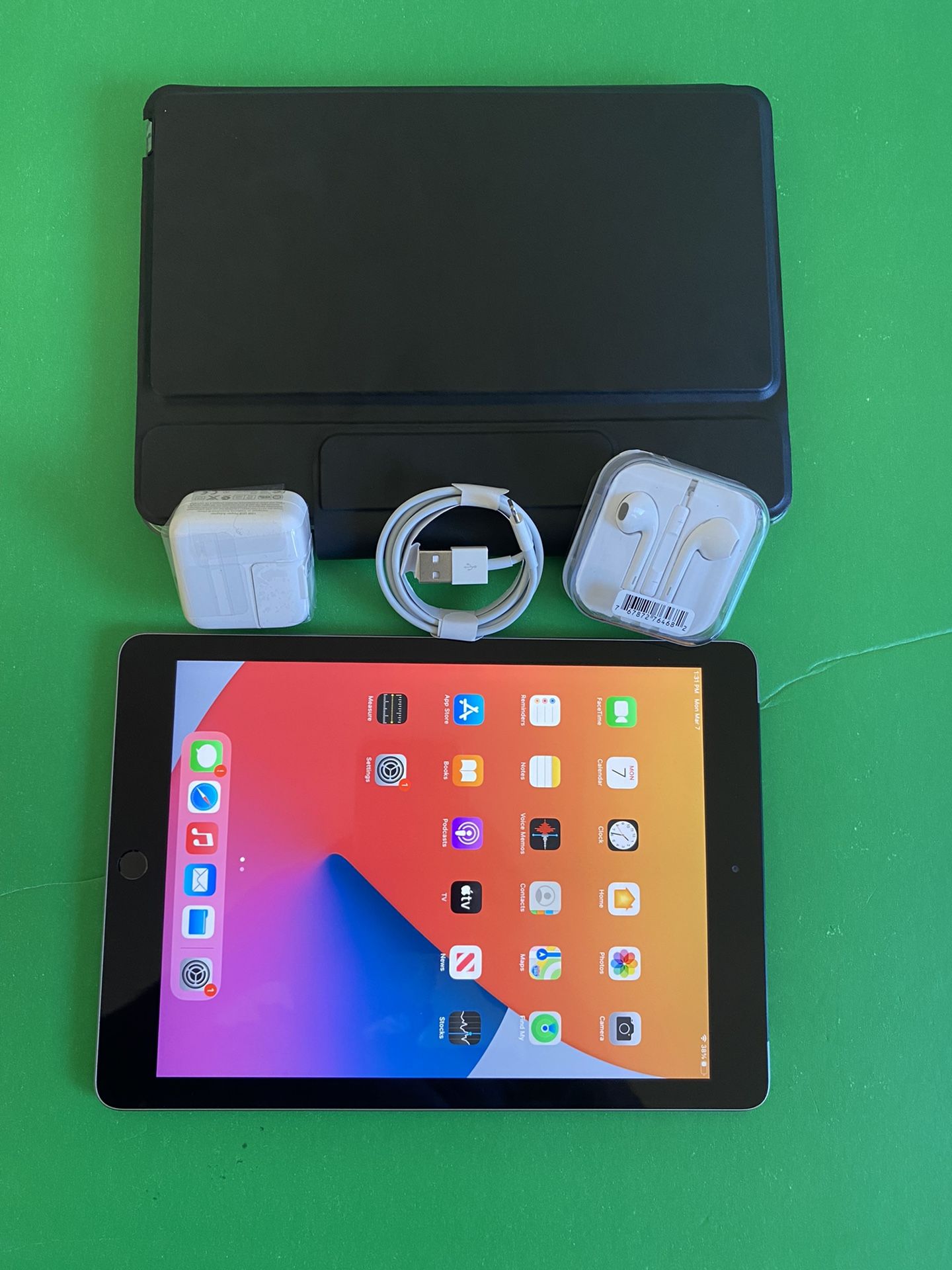 Apple IPad 5th Generation (9.7” Retina/Touch ID /IOS 15)32GB Wifi 