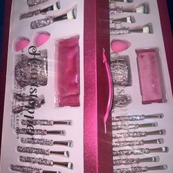 Glitz And Glam 28 Piece Brush Set