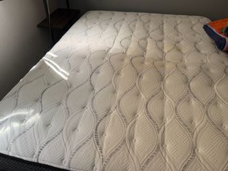 FREE MUST TAKE 8/31: Mattress and Bed Platform