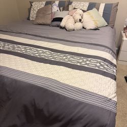 King Mattress And Bedframe 