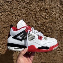 Jordan 4 fire red
