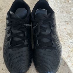 Kids Nike Tiempo Legend 10 Turf – Size 3