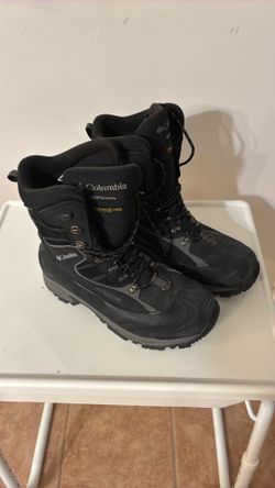 Boots- Columbia Titanium—(size 9.5)