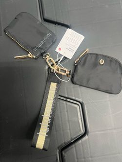 Lululem WRISTLET (black/gold) NWT (minimalist)
