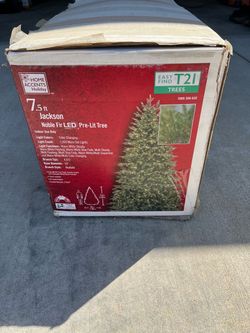 Pre lit Christmas tree