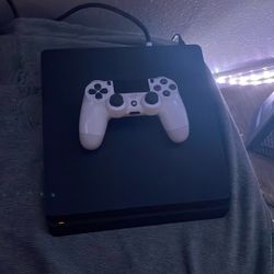 PS4 Comes With One Controller In Good Condition