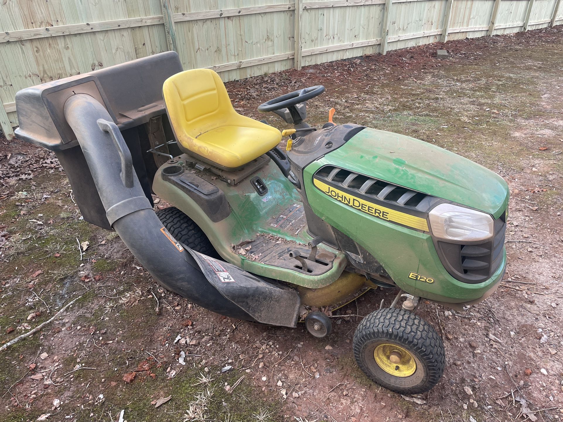 John Deere E120 Lawn Tractor