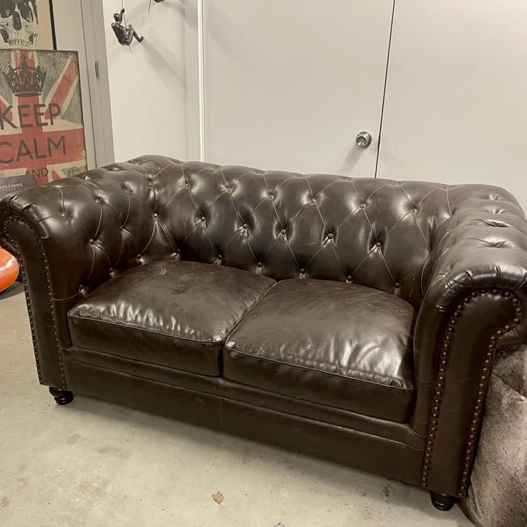 Leather couch 🛋️ 