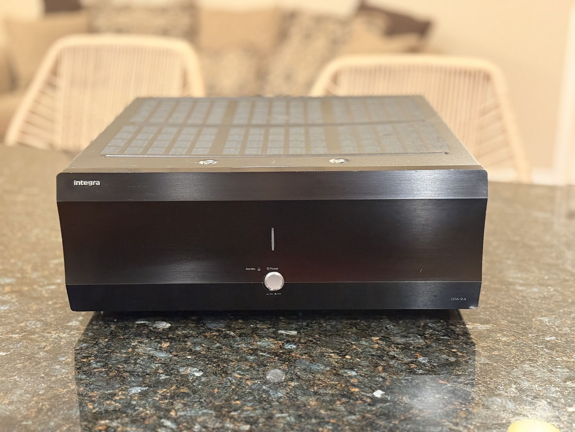 Integra DTA-9.4 SEVEN CHANNEL AMP