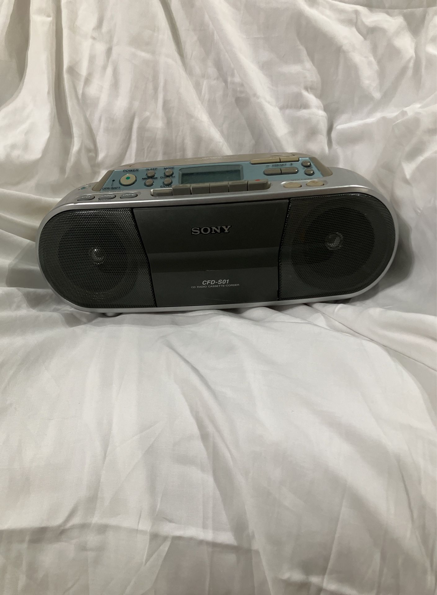 Sony Boombox CD , Cassette Player https://offerup.com/redirect/?o=UmVjb3JkZXIuUmFkaW8=