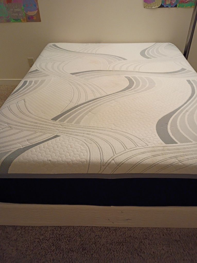 Queen Size Pillow Top mattress