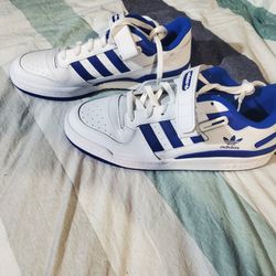 NEW ADIDAS FOURM LOW  10.5

HOLY cross hospital 

$70 cash only 