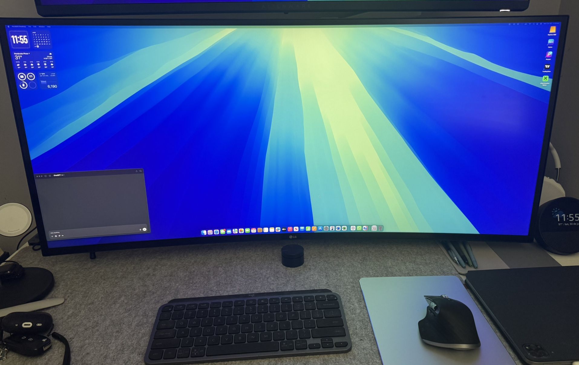 LG 40WP95C-W 40" UltraWide Curved WUHD (5120 x 2160) 5K2K Nano IPS Computer Monitor, DCI-P3 98% (Typ) HDR10, Thunderbolt 4 with 96W PD, 3-Sided Virtua
