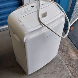 insignia Portable air conditioner 