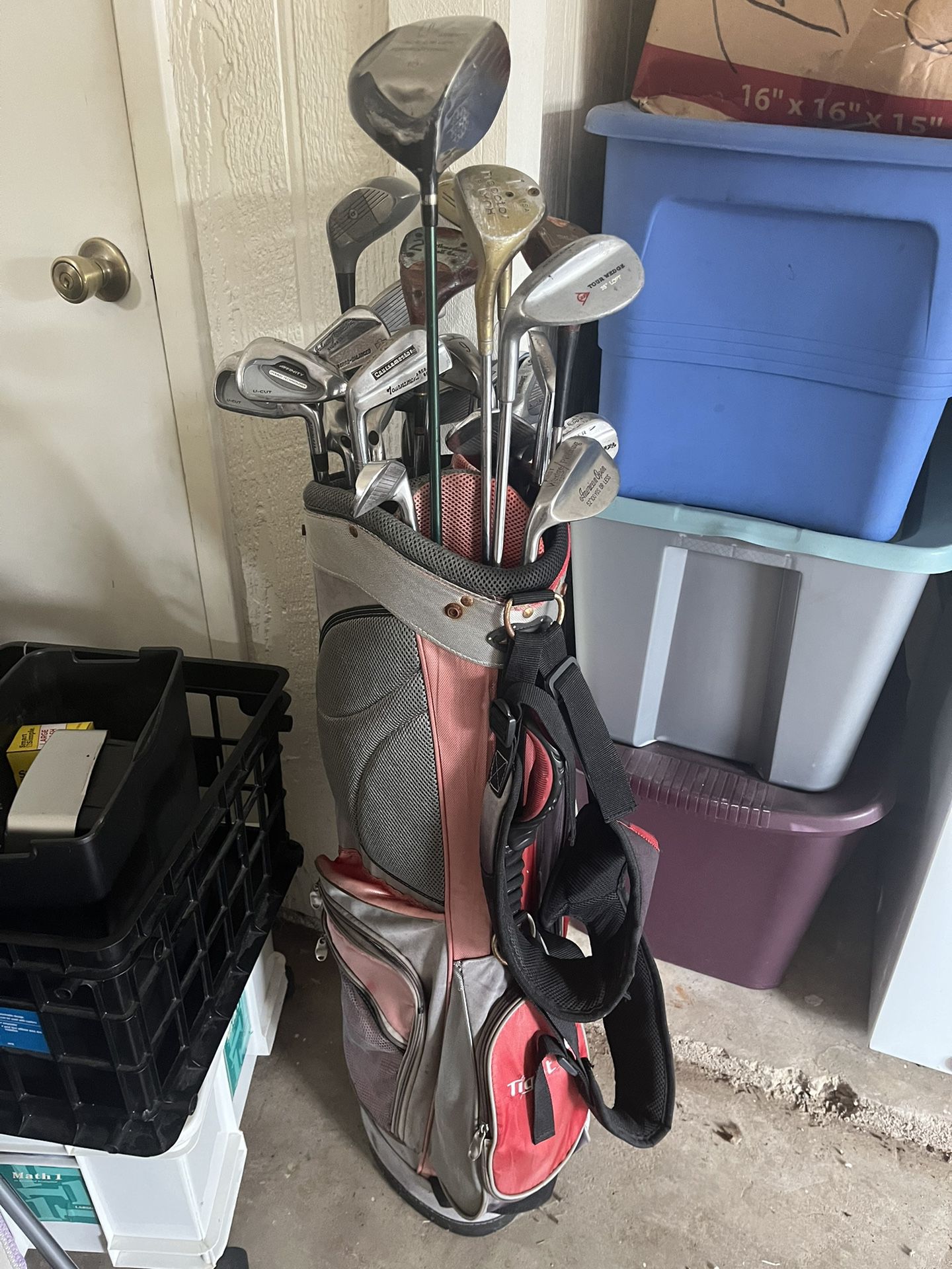 Golf Bag Used Assort. clubs Right Hand
