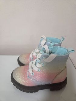 Girl's boots like new, size 8(toddler)/Botas para niña pequeña nuevas, Nro.8