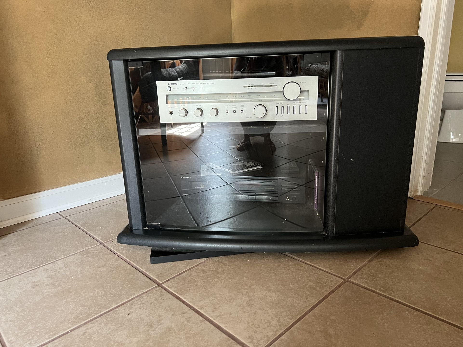 TV Stand w/ Storage (swivel base)